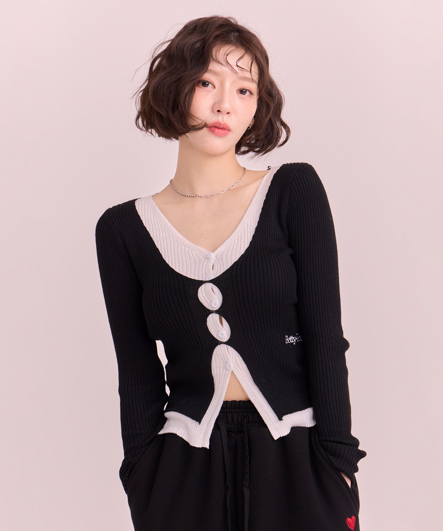 【現品限り一斉値下げ！】 Betty CANVAS ULKIN | MUSINSA公式 Boop Knit_Black Cutout Layered トップス