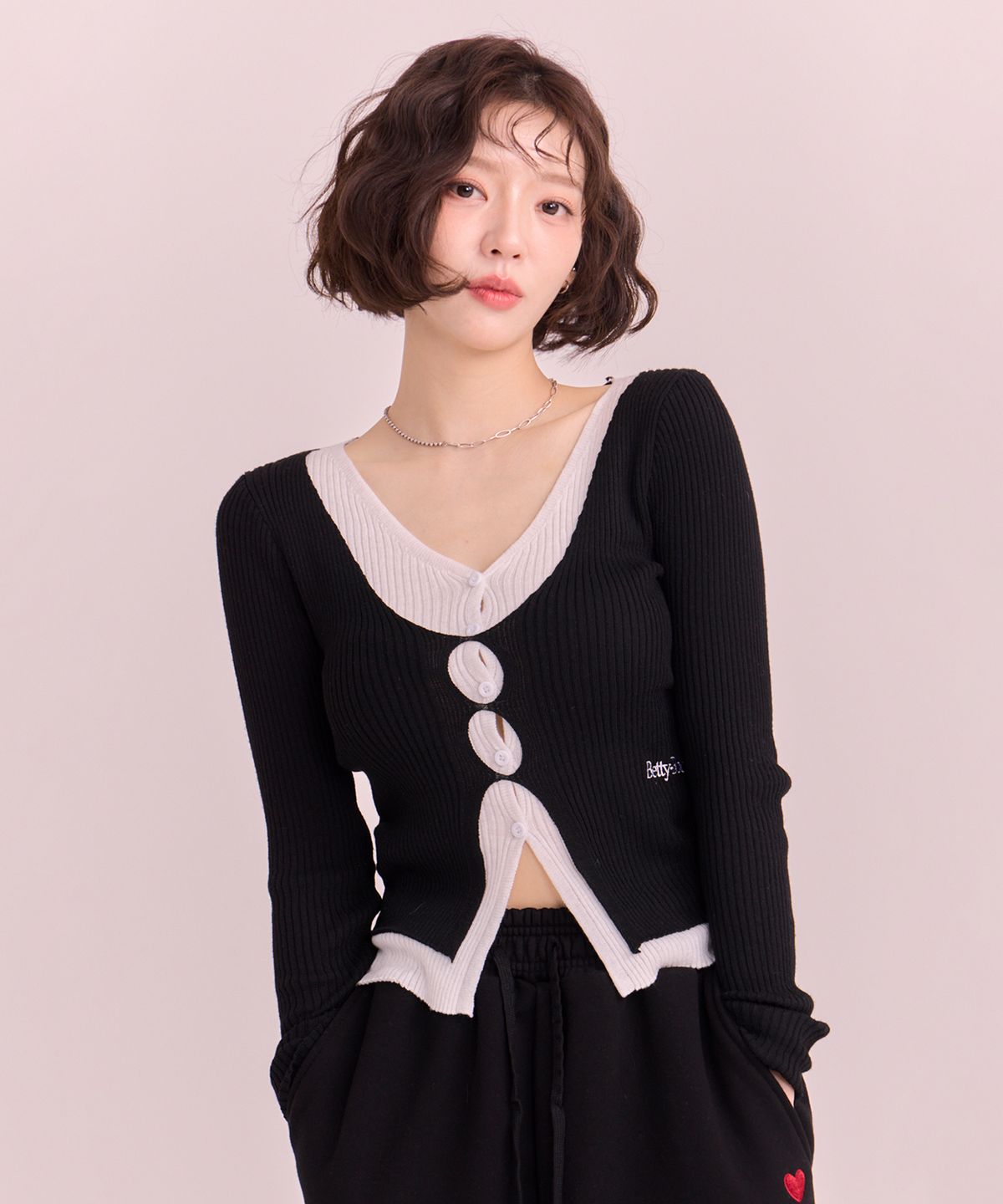 캔버스(CNVS) 베티붑 레이어드 컷아웃 니트_블랙