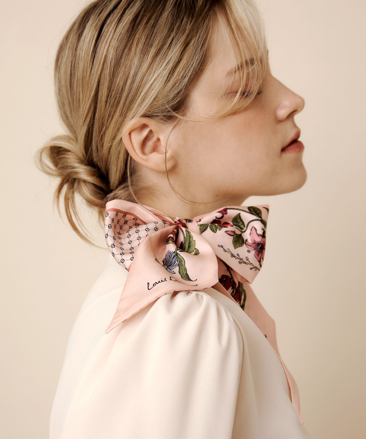 루이까또즈스카프(LOUIS QUATORZE SCARF) 실크 루이스가든방도 핑크