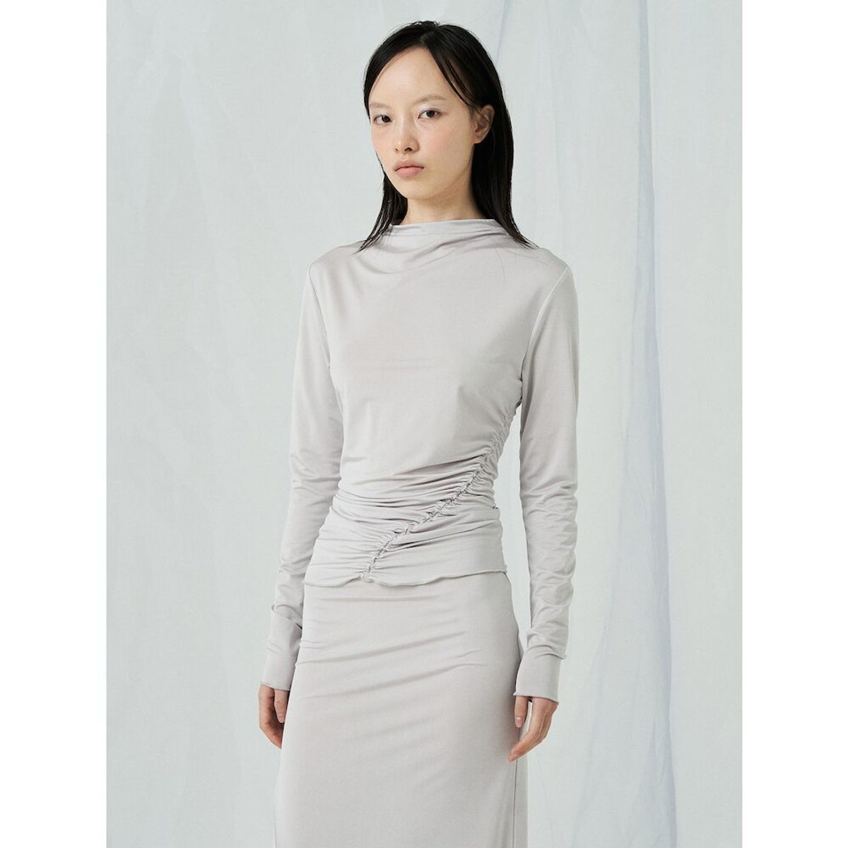앙개(ANGGAE) Light Jersey Slim Shirring Top  Silver