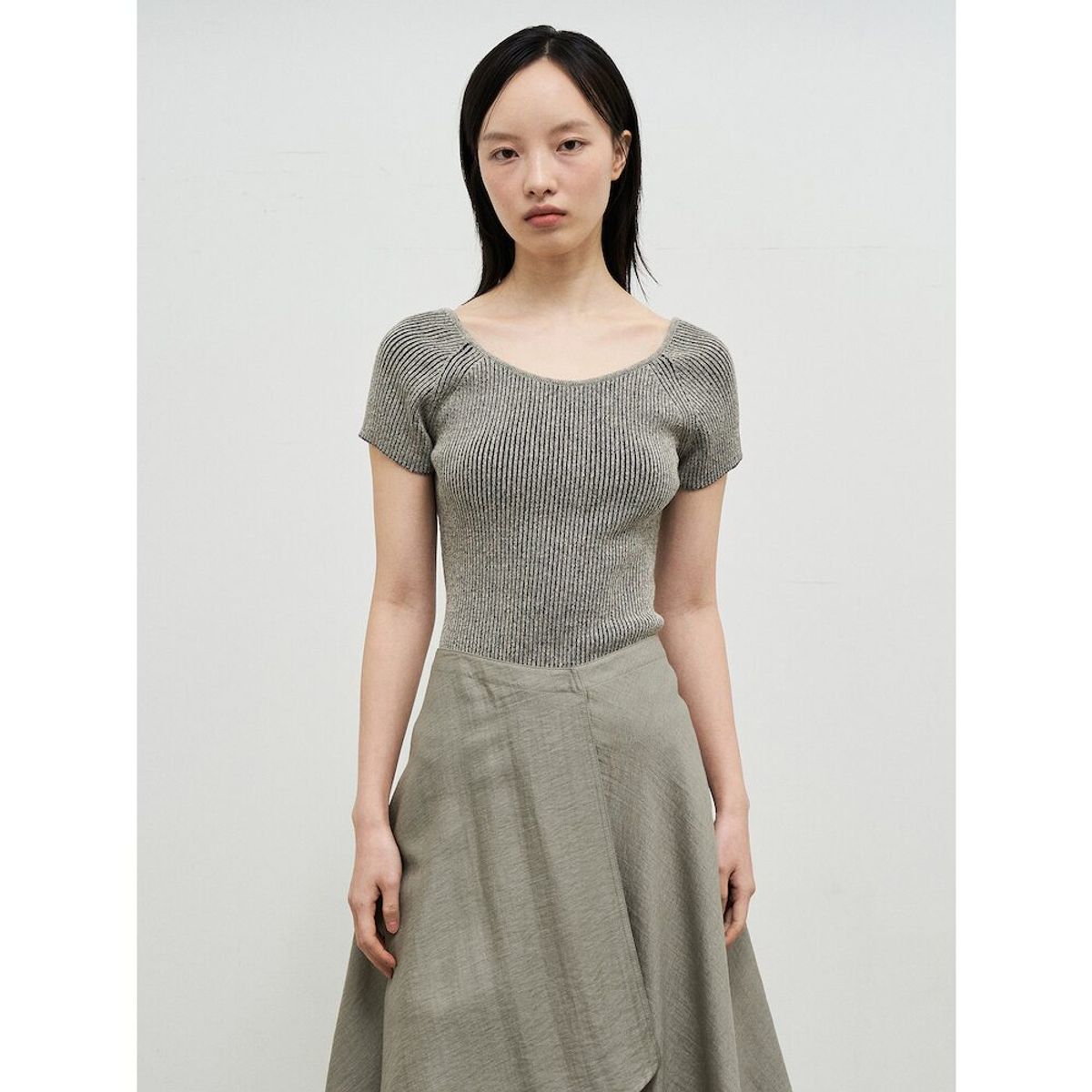 앙개(ANGGAE) TwoTone Backless Pullover  Beige