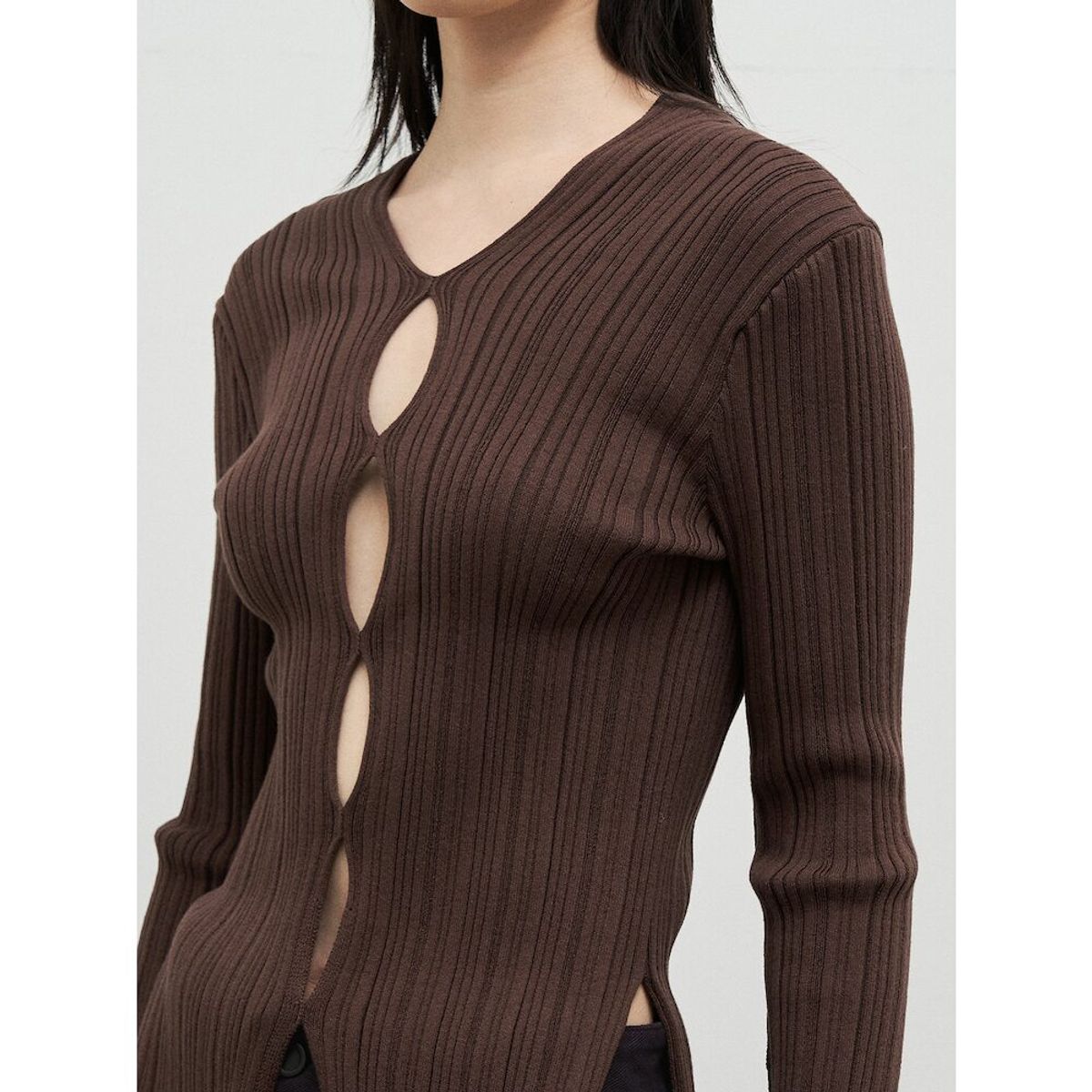 앙개(ANGGAE) V Neck Slit Knit Pullover  Brown