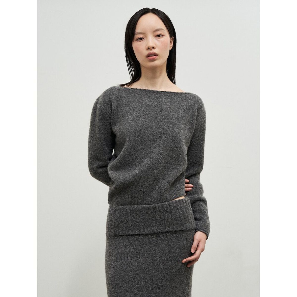앙개(ANGGAE) Llama Blend Asymmetric Pullover  Grey