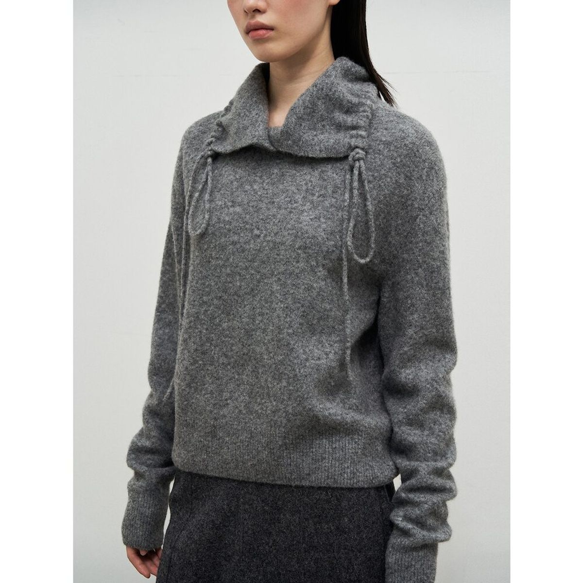 앙개(ANGGAE) Llama Blend 2Way String Neck Pullover  Grey