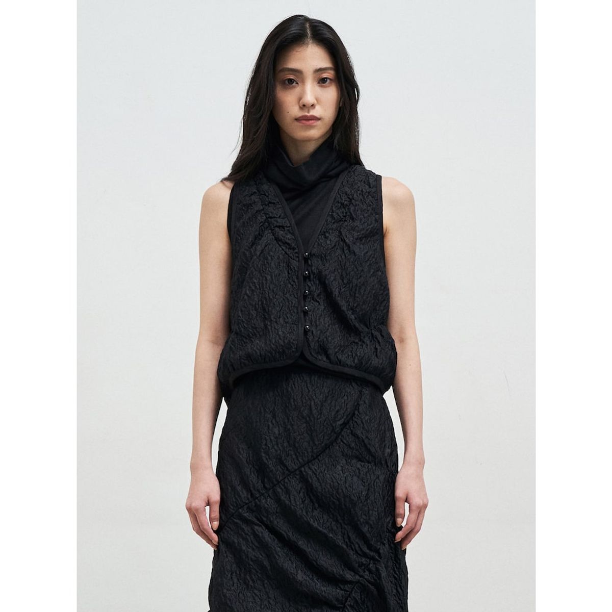 앙개(ANGGAE) Curved Line Jacquard Vest  Black
