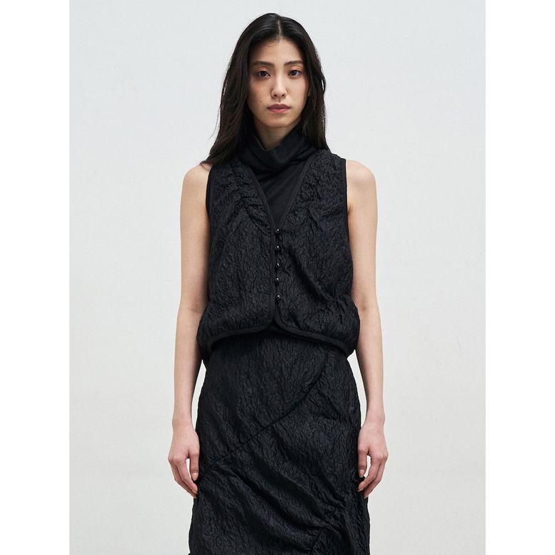 Curved Line Jacquard Vest  Black