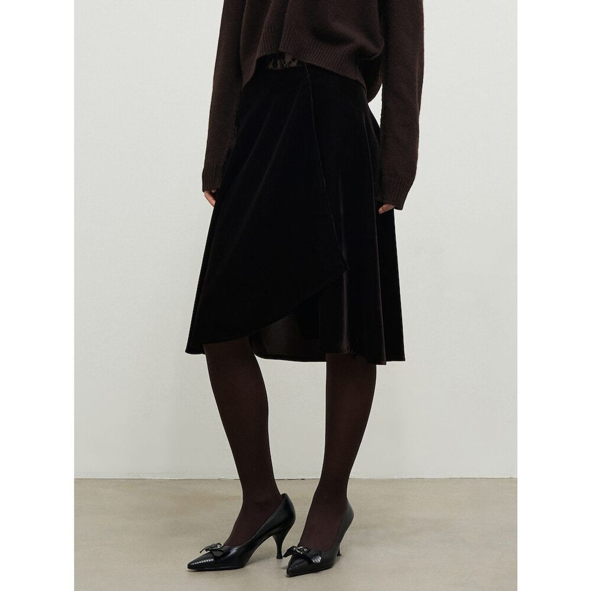 앙개(ANGGAE) Velvet Midi Wrap Skirt  Brown