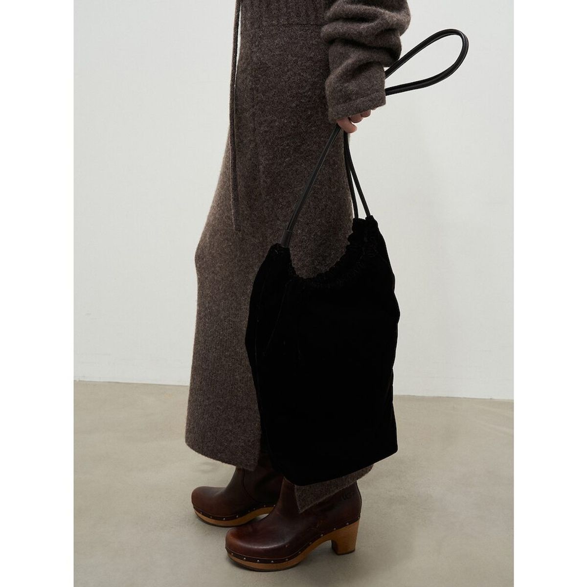 앙개(ANGGAE) Velvet Shoulder Bag  Brown
