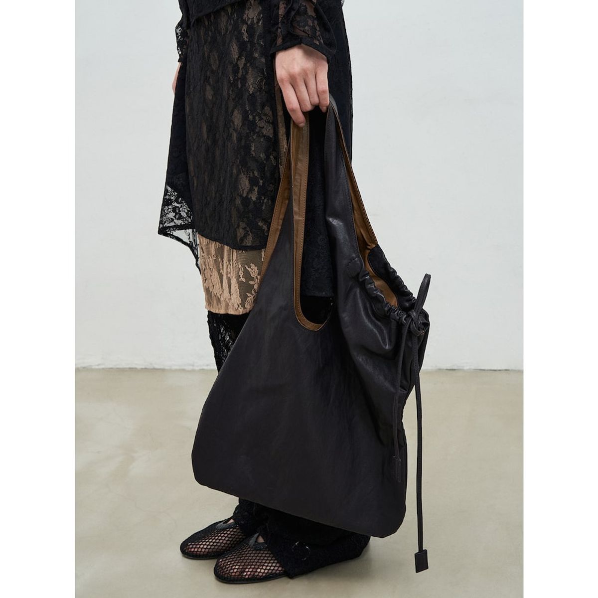 앙개(ANGGAE) Flat Bag   Brown