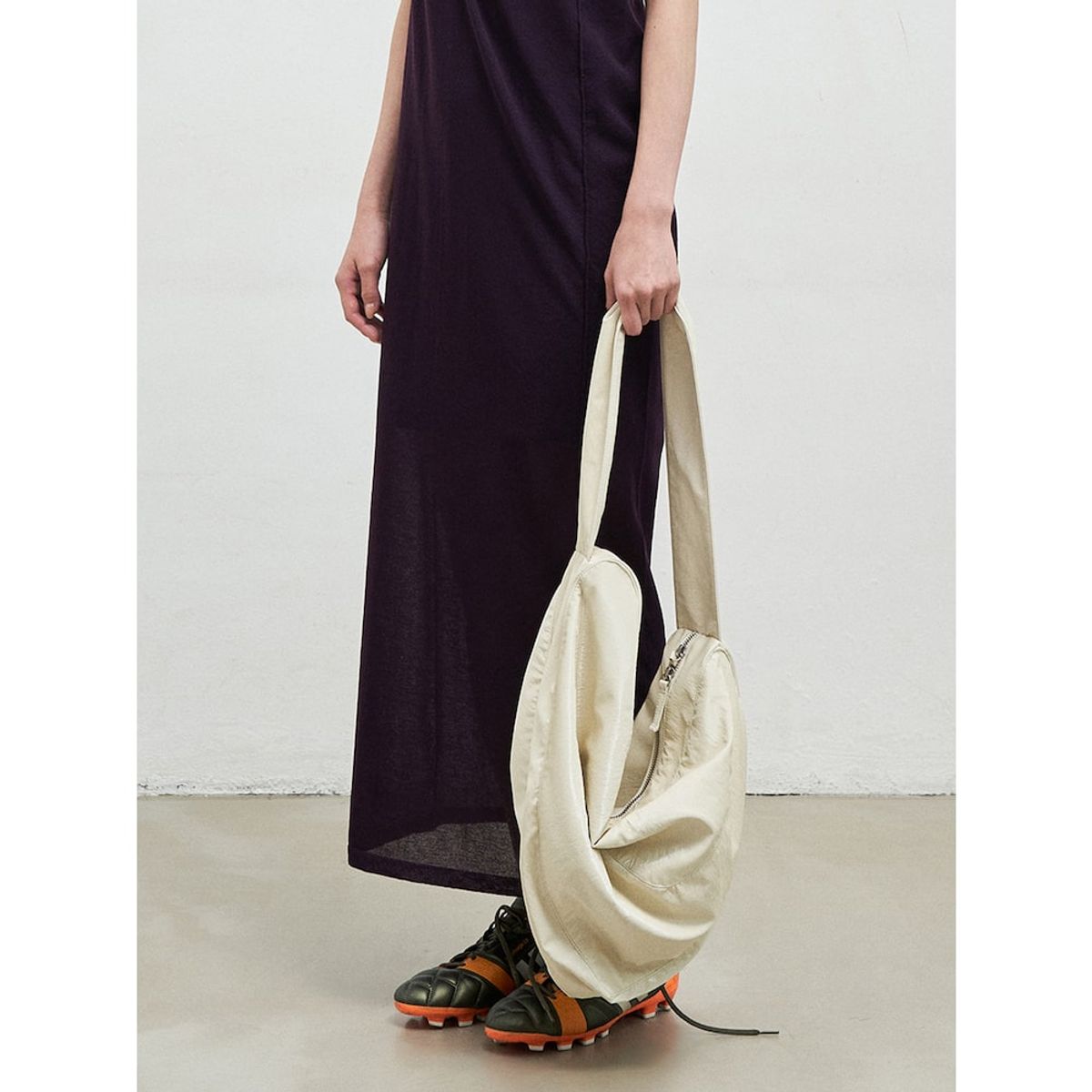 앙개(ANGGAE) Solid Triangle Bag  Ivory