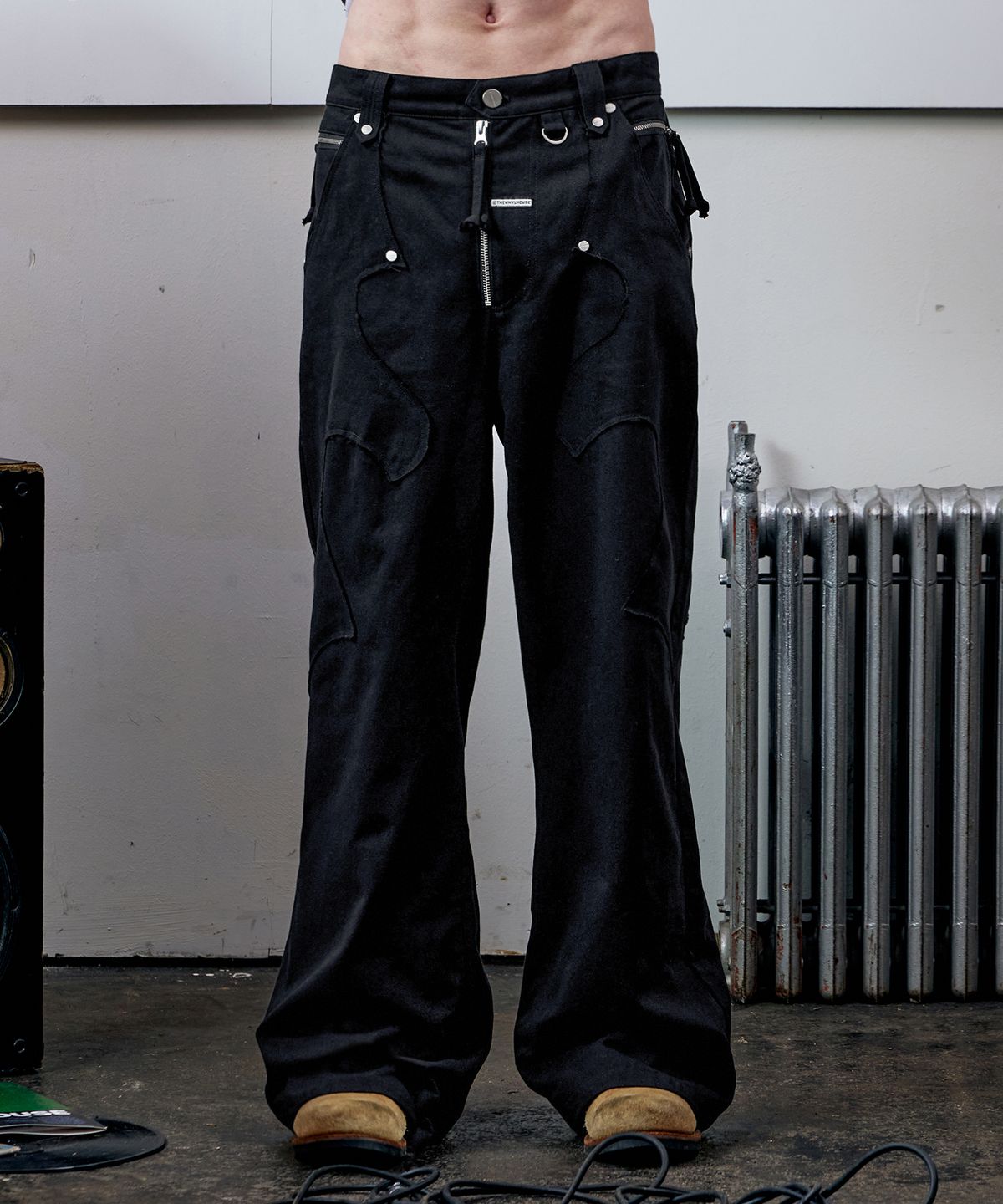 더바이닐하우스(THEVINYLHOUSE) WESTERN BOOTS CUT PANTS BLACK