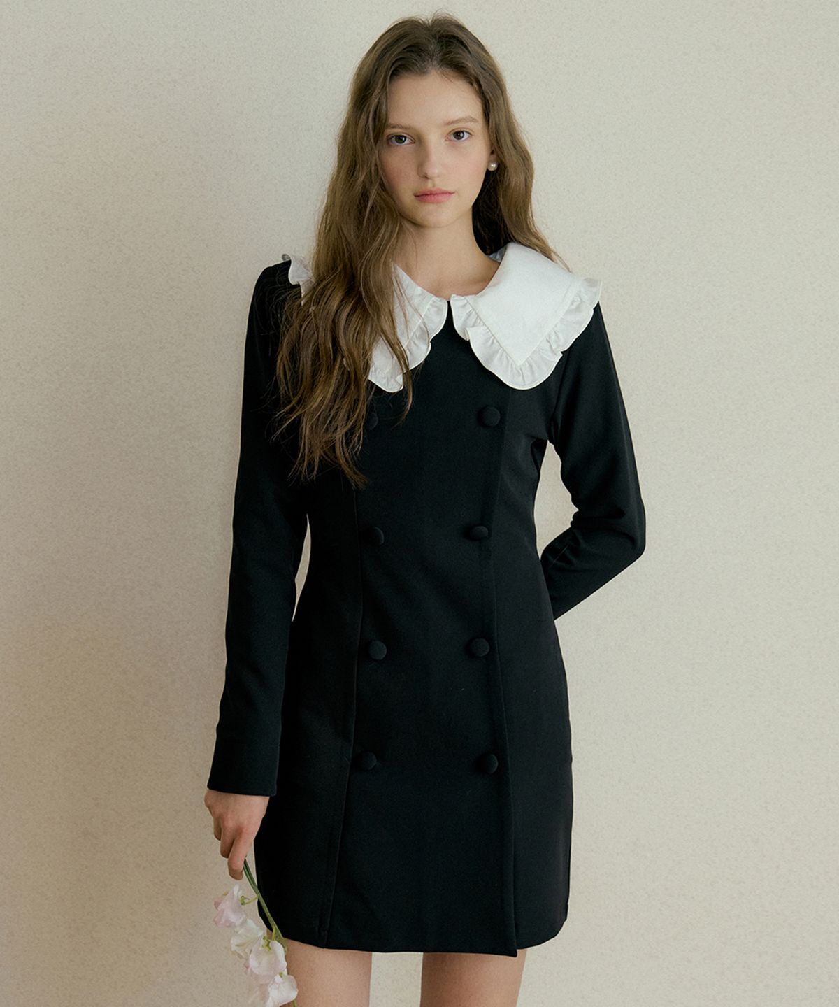 리올그(REORG) GENA DOUBLE BUTTON SQUARE NECK MINI OPS BLACK