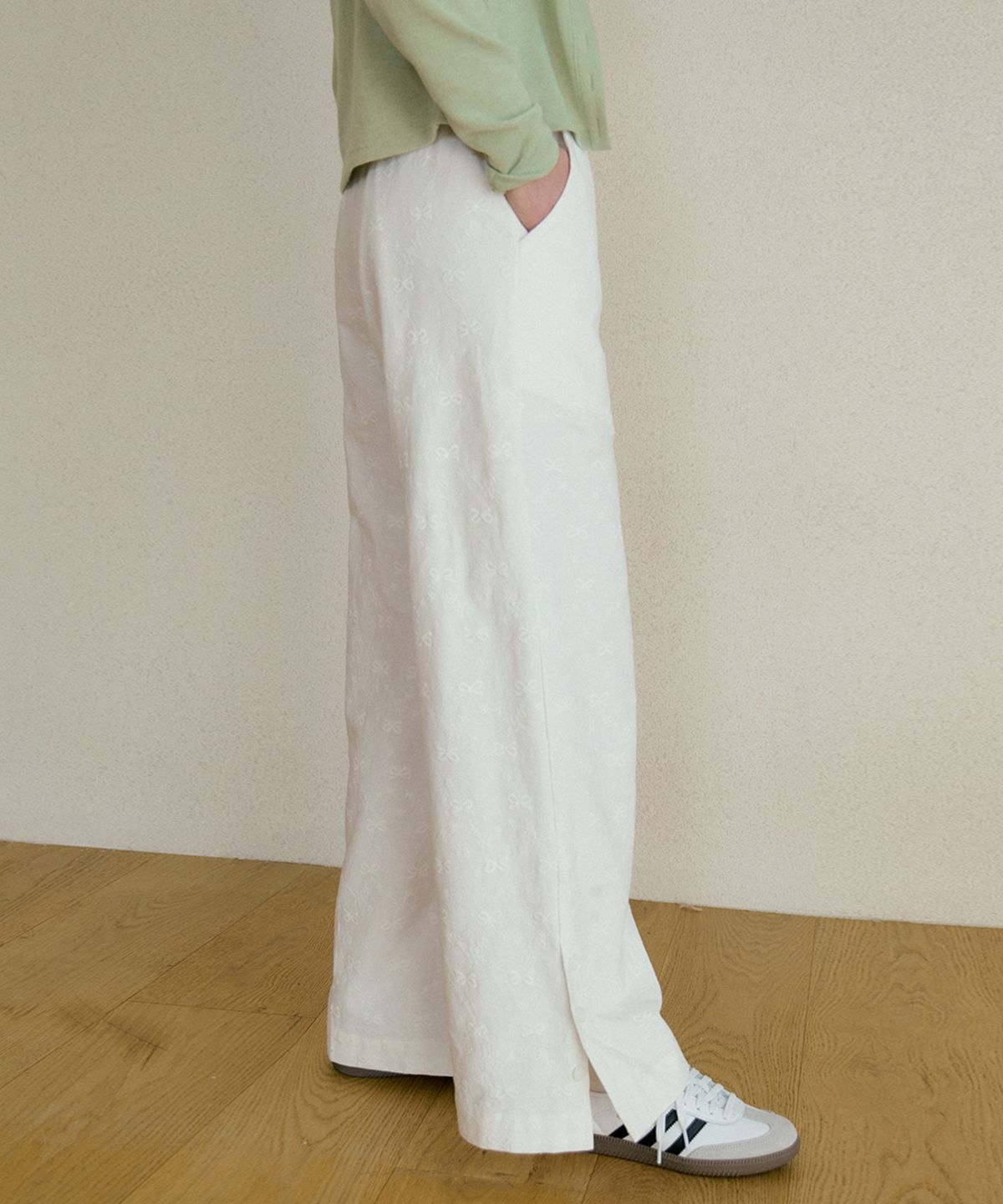 리올그(REORG) GENA RIBBON BANDING BUTTON PANTS WHITE