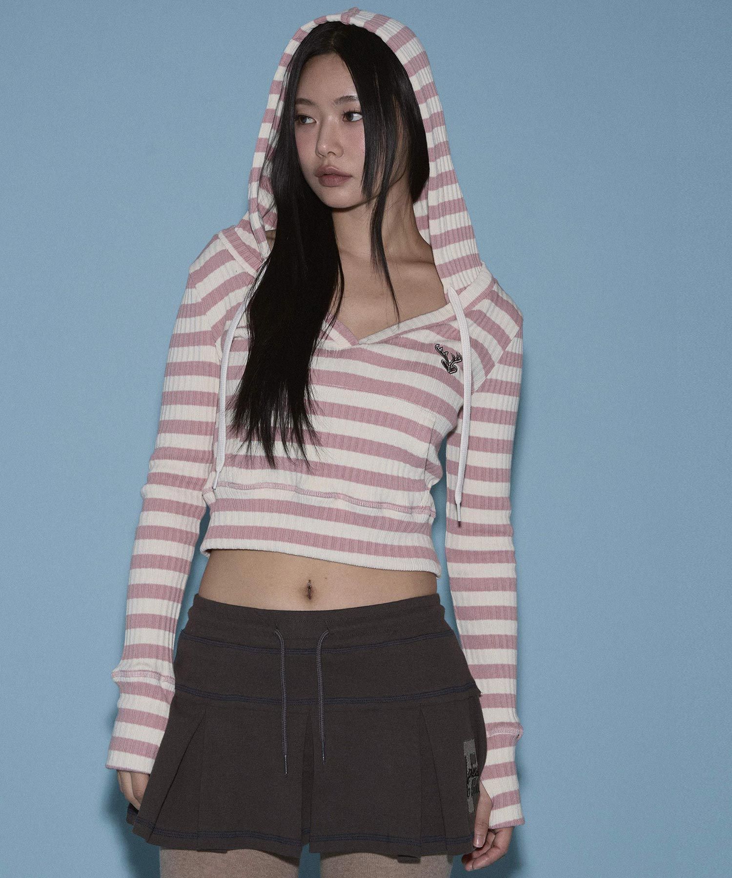 「大人気 新入荷 新品」に該当するファッション通販 Ribbed Deer 플리즈노팔로우(PLEASENOFOLLOW) Crop Top Hoodie トップス