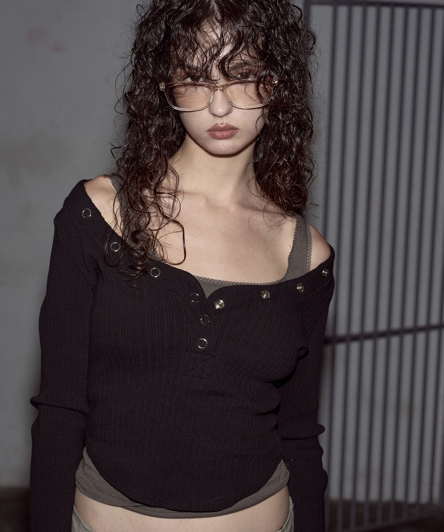 MUSINSA公式 | PLEASENOFOLLOW Bunny Snap Button Top ( Ver.1 ) (Black)