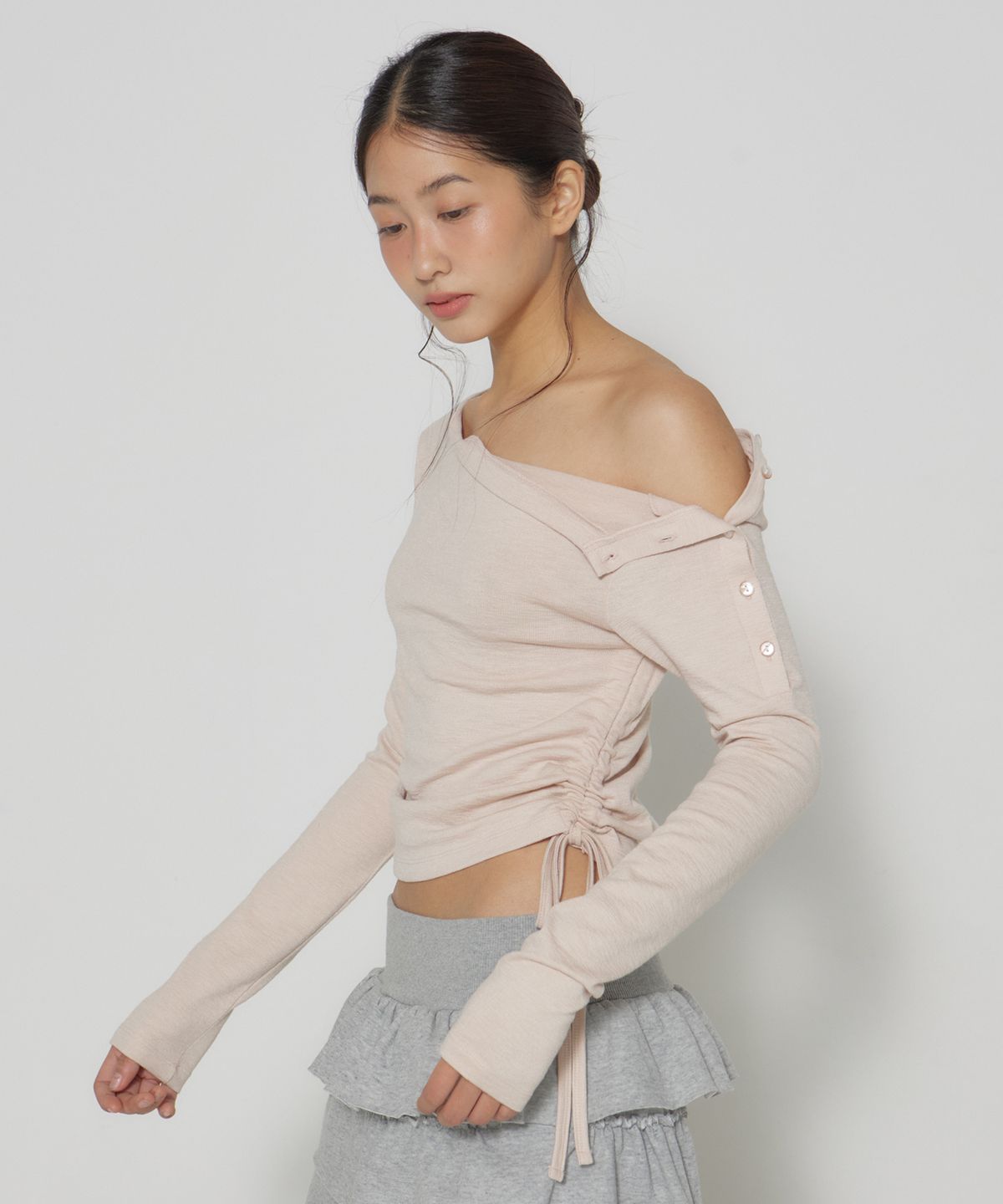 디어스토커(DEARSTALKER) NATALIE SIDE BUTTON OFF-SHOULDER T - 2 COLOR