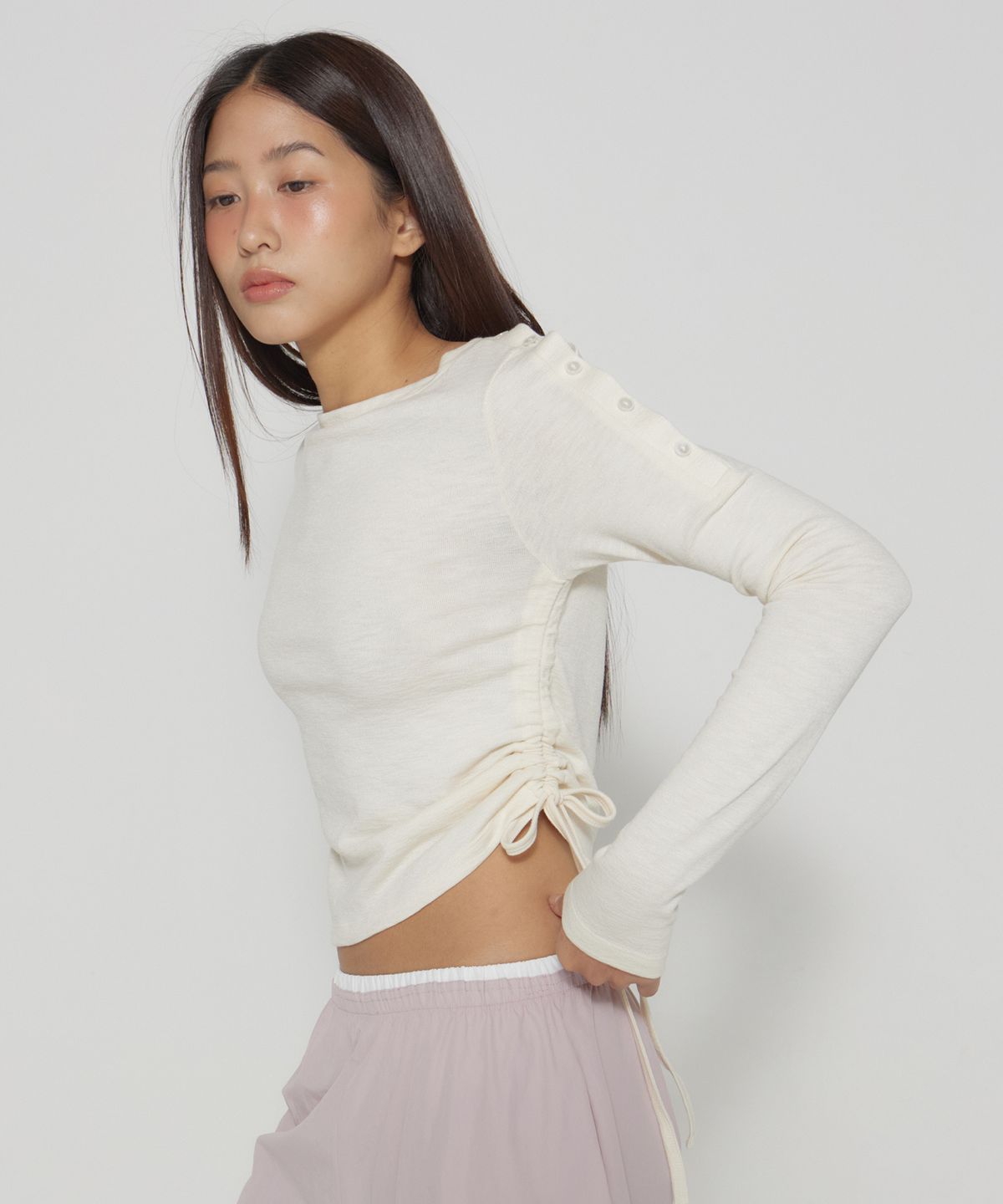 디어스토커(DEARSTALKER) NATALIE SIDE BUTTON OFF-SHOULDER T - CREAM