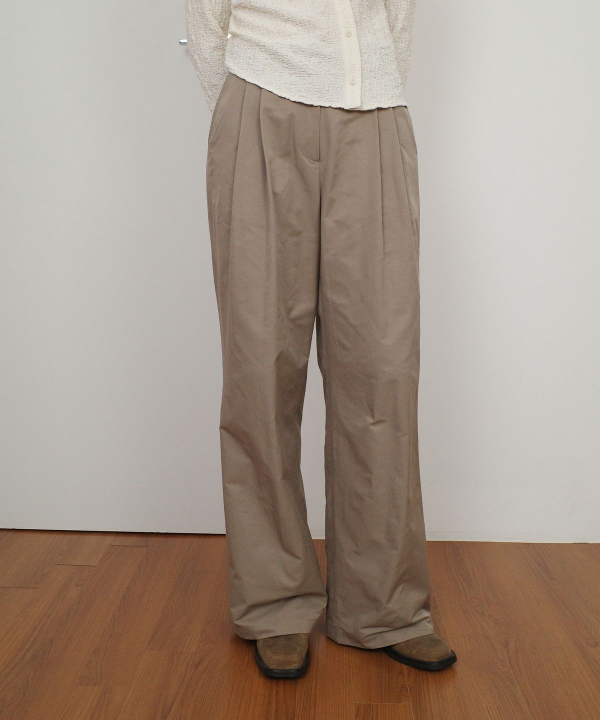 엔오르(EN OR) CLASSIC TWO TUCK WIDE PANTS - BROWN