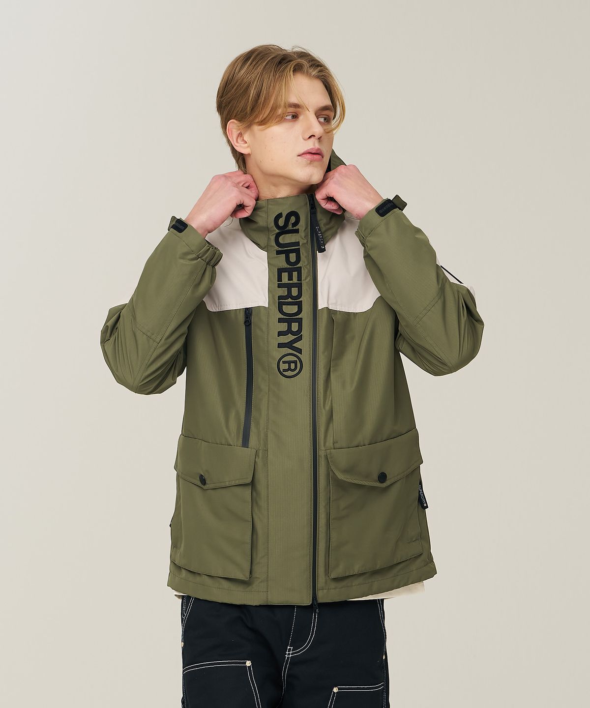 슈퍼드라이(SUPERDRY) 시그니처 윈드치터 자켓 카키 그린
