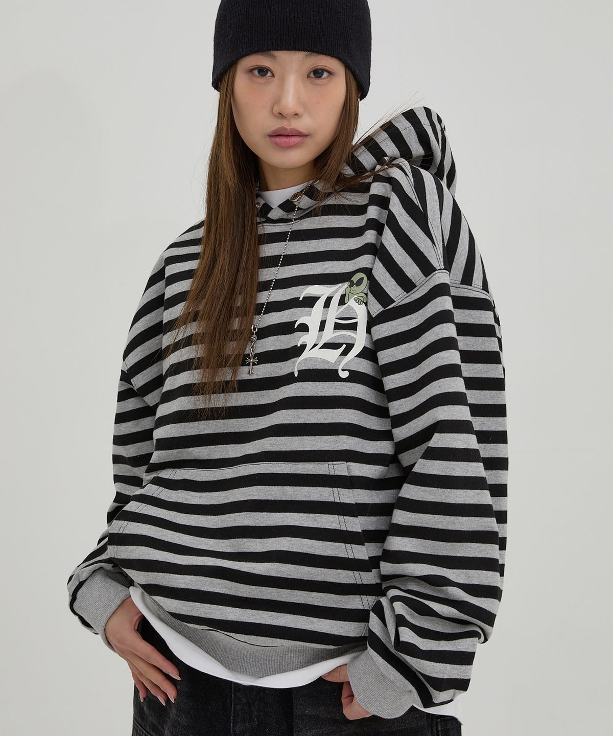 후드후드(HOODHOOD) H 로고 에일리언 오버핏 후드 스트라이프 블랙