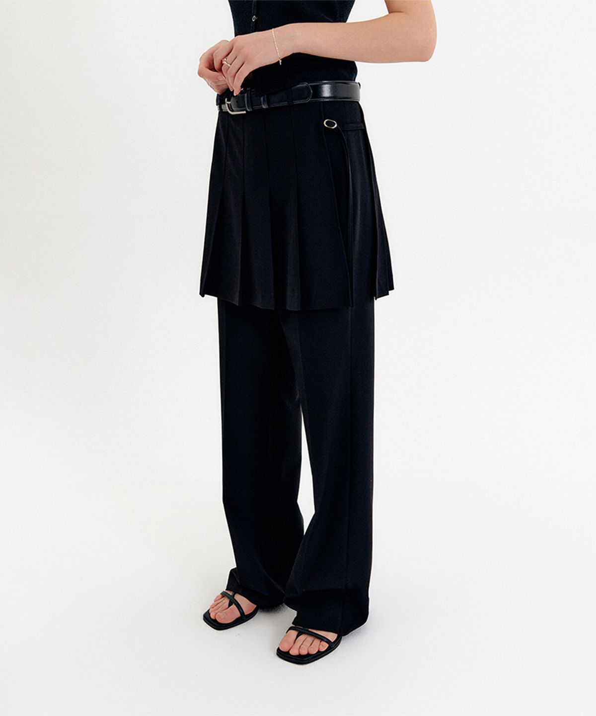 룩캐스트(LOOKAST) 볼린 플리츠 레이어드 팬츠_블랙 / BOLIN PLEATED LAYERED PANTS_BLACK