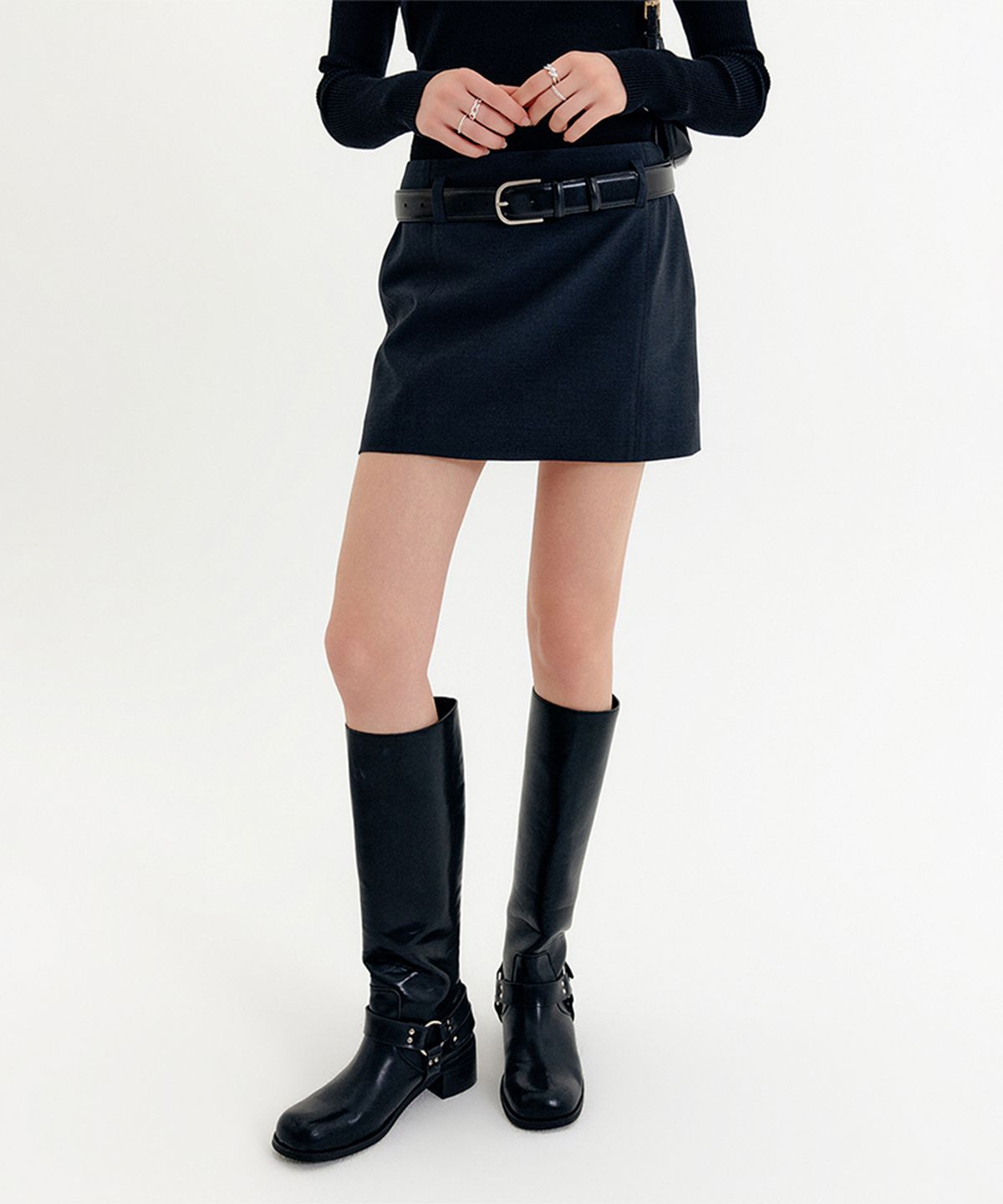 룩캐스트(LOOKAST) 루나 베이직 미니 스커트_차콜 / LUNA BASIC MINI SKIRT_CHARCOAL