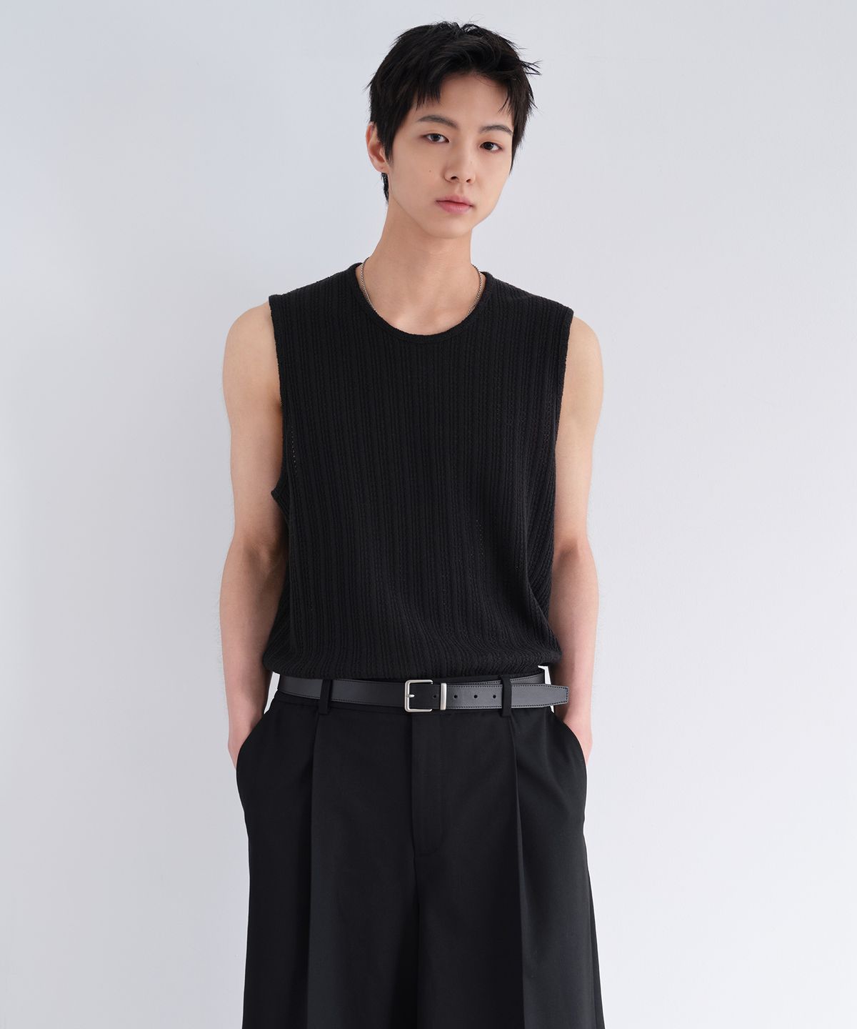 무신사 스탠다드(MUSINSA STANDARD) 크로셰 슬리브리스 탑 [블랙]
