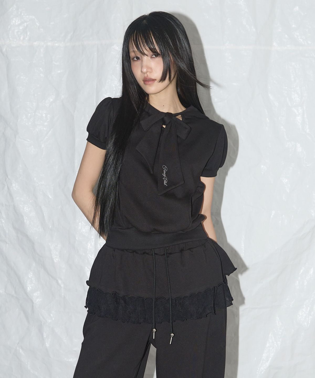 팬시클럽(FANCY CLUB) 퍼프 라운드 스카프 후디 (BLACK)_F25QB081