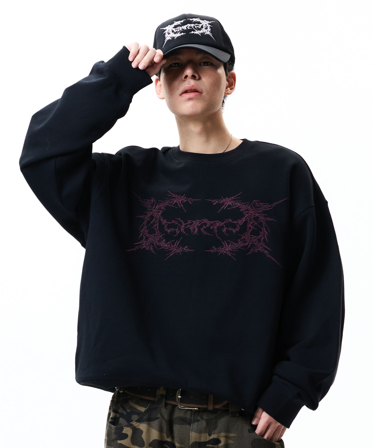 MUSINSA公式 | CRITIC SPIKE WORMHOLE SWEAT SHIRTS BLACK