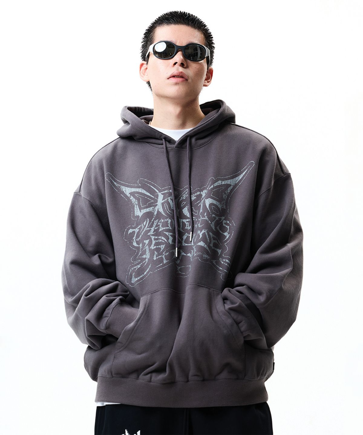 크리틱(CRITIC) CRACK LETTERING HOODIE CHARCOAL