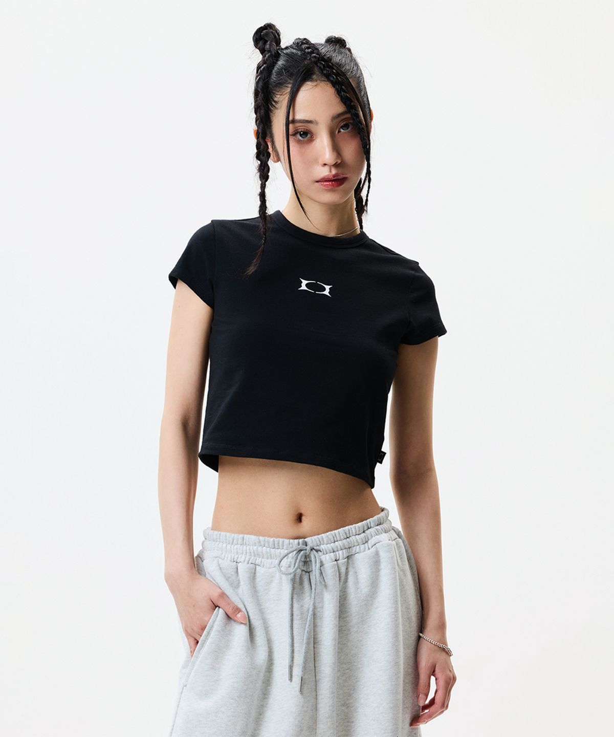 크리틱(CRITIC) OG WORMHOLE LOGO CROP T-SHIRTS BLACK
