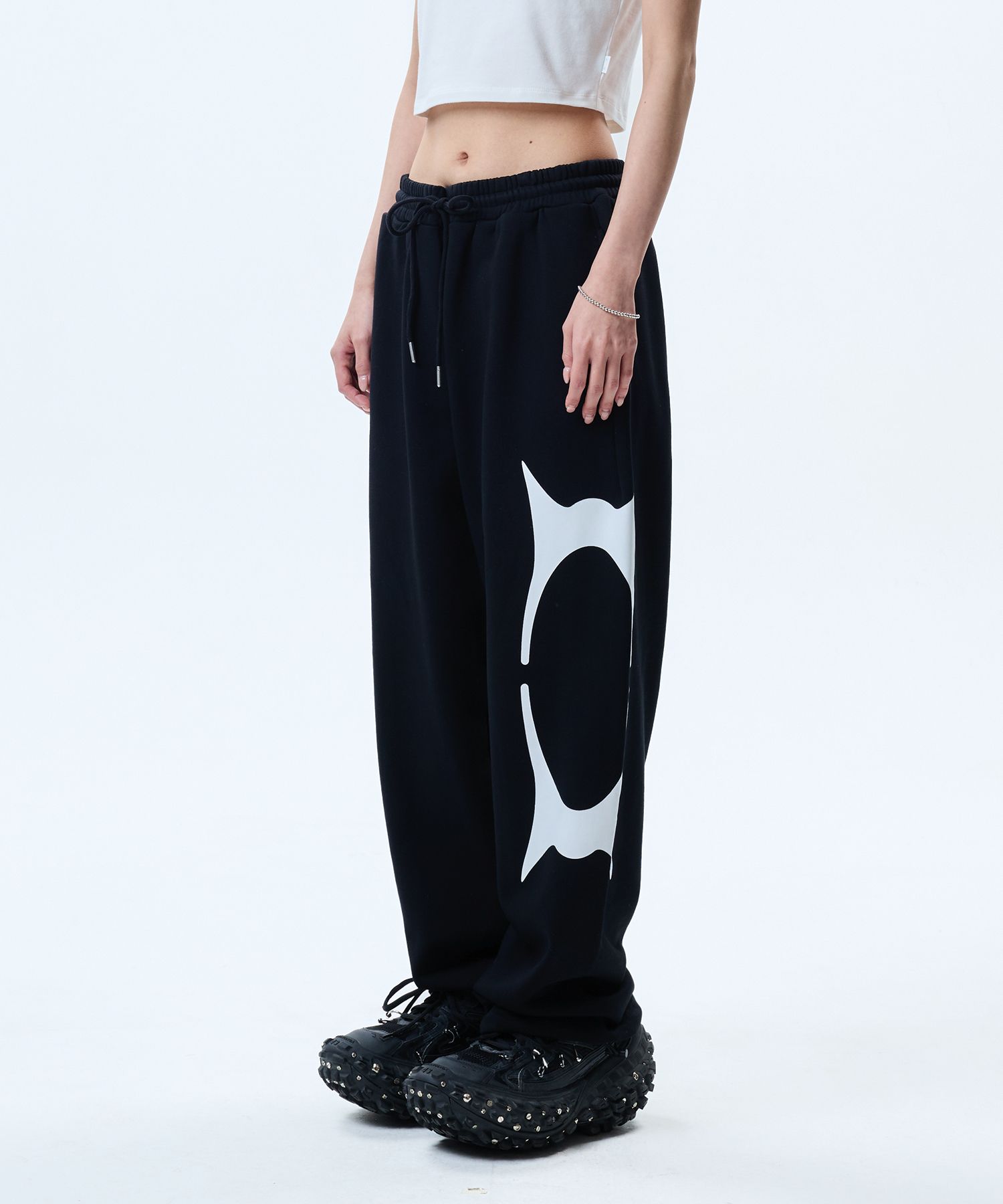 CRITIC★韓国大人気★男女兼用★OG WORMHOLE LOGO PANTS MUSINSA | CRITIC OG WORMHOLE LOGO PANTS BLACK