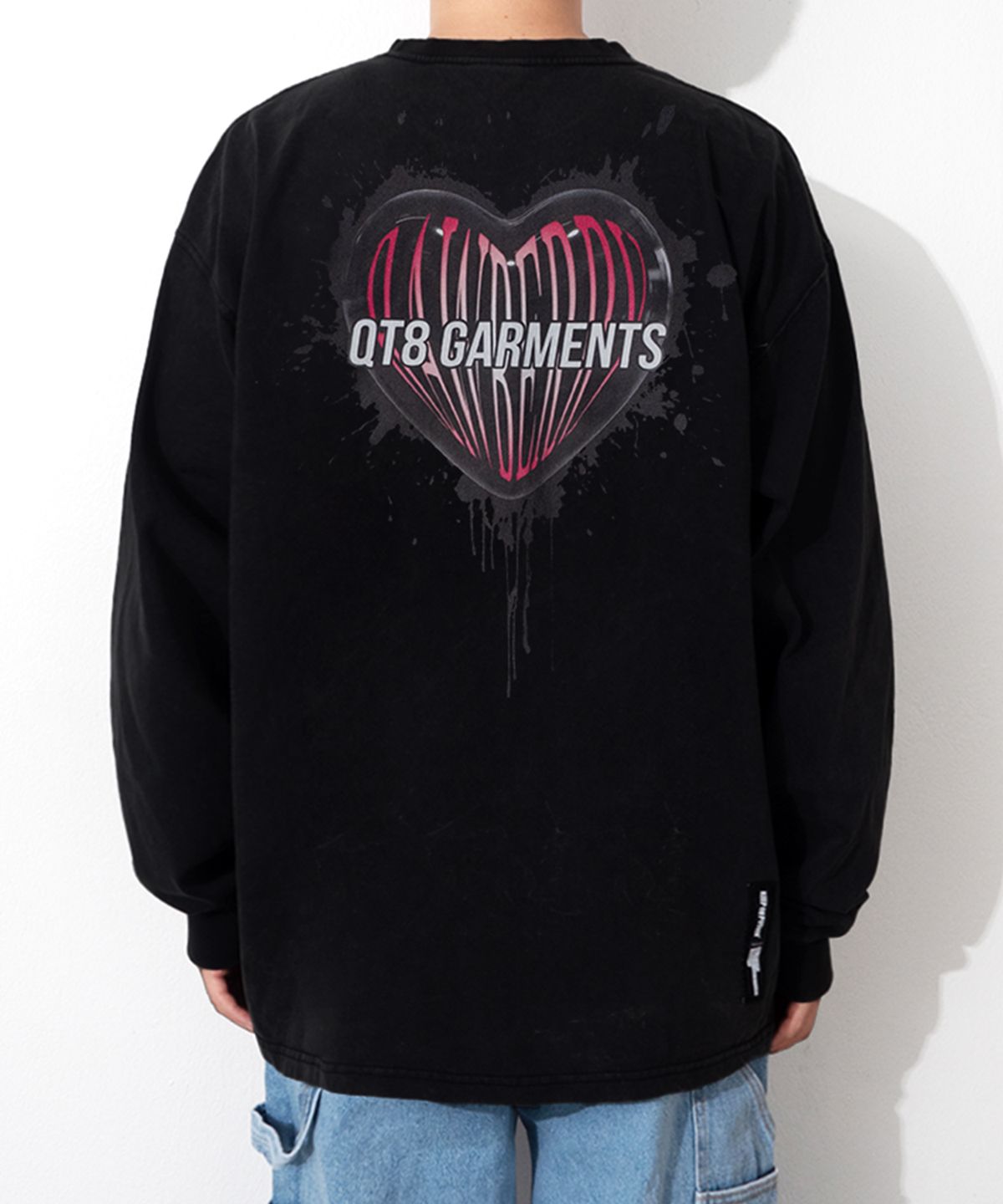 큐티에잇 가먼츠(QT8 GARMENTS) OC Rawberry x QT8 Heart Long Sleeve (Black)