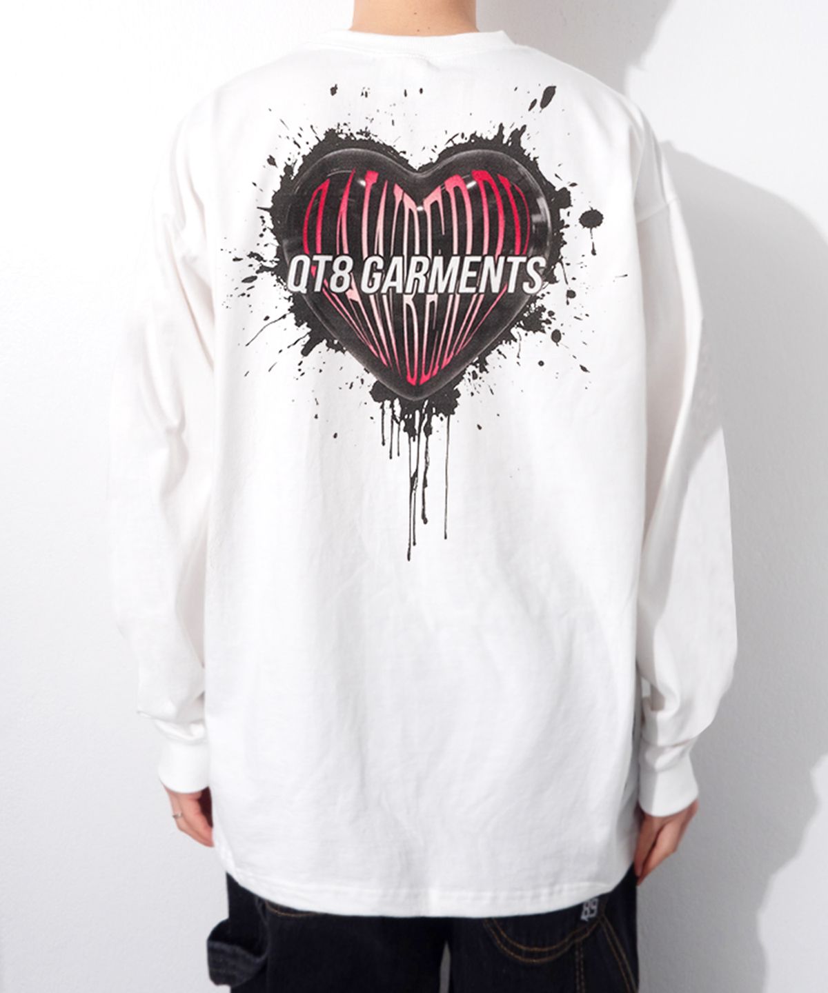 큐티에잇 가먼츠(QT8 GARMENTS) OC Rawberry x QT8 Heart Long Sleeve (Ivory)