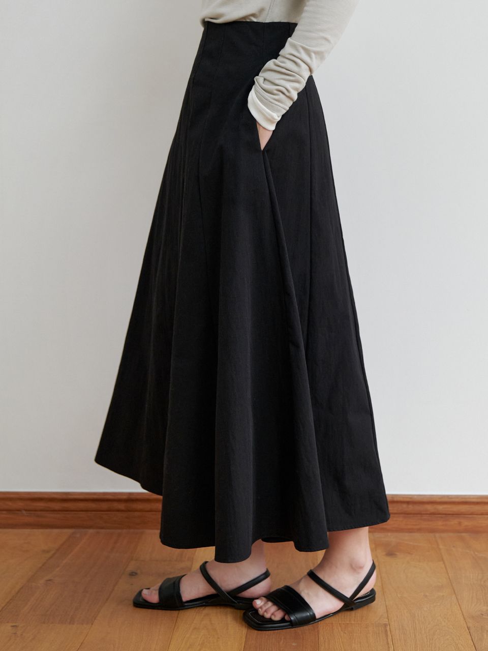 MUSINSA | RE L Emma flare skirt (black)