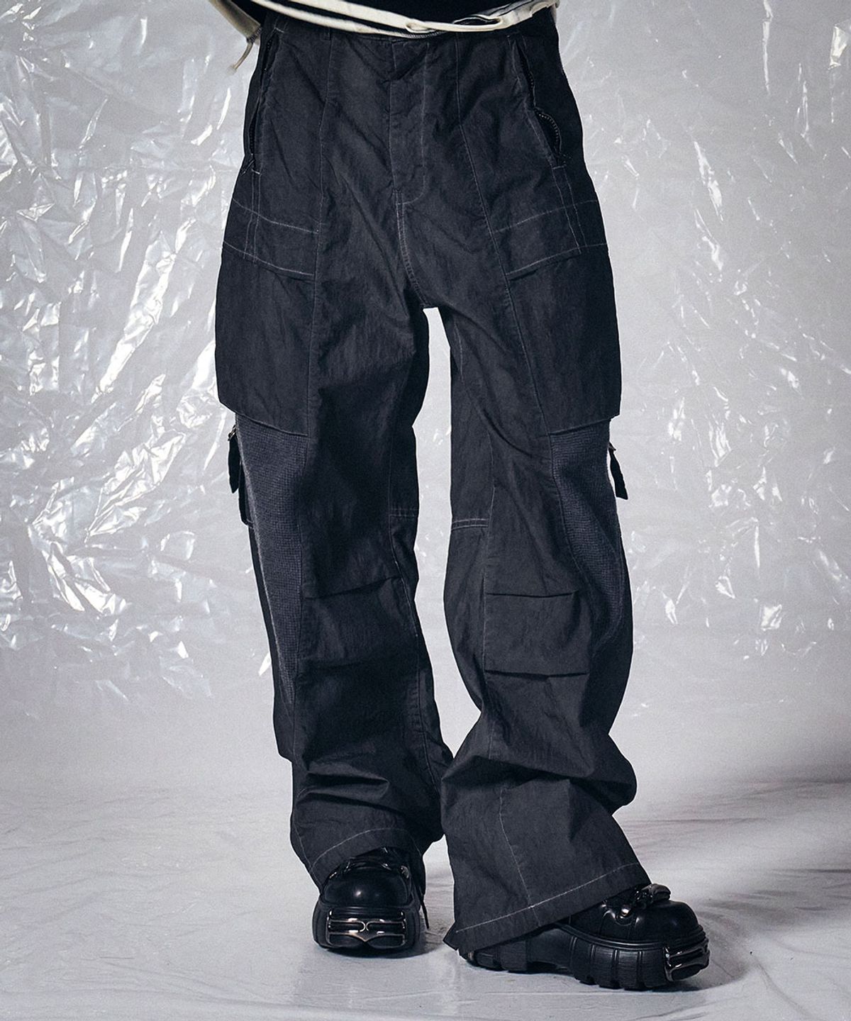 스키즘 인듀싱(SCHISM INDUCING) MI PANTS CHARCOAL
