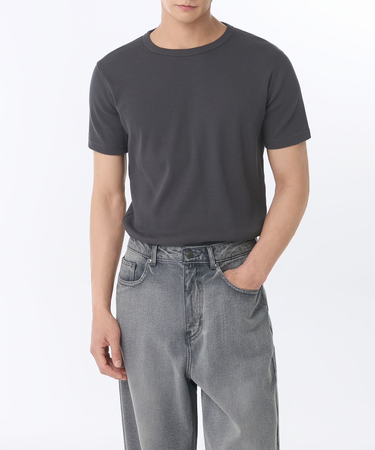 무신사 스탠다드(MUSINSA STANDARD) 리브드 머슬 핏 크루 넥 티셔츠 [건메탈]