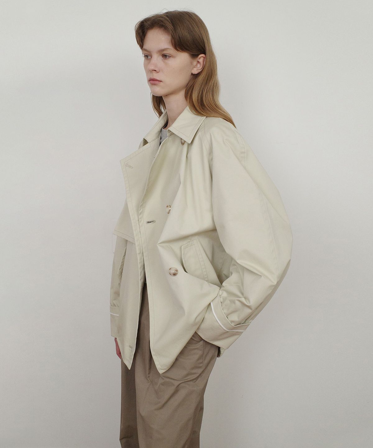 엔오르(EN OR) TWILL SHIRRING SHORT TRENCH JUMPER - CREAM