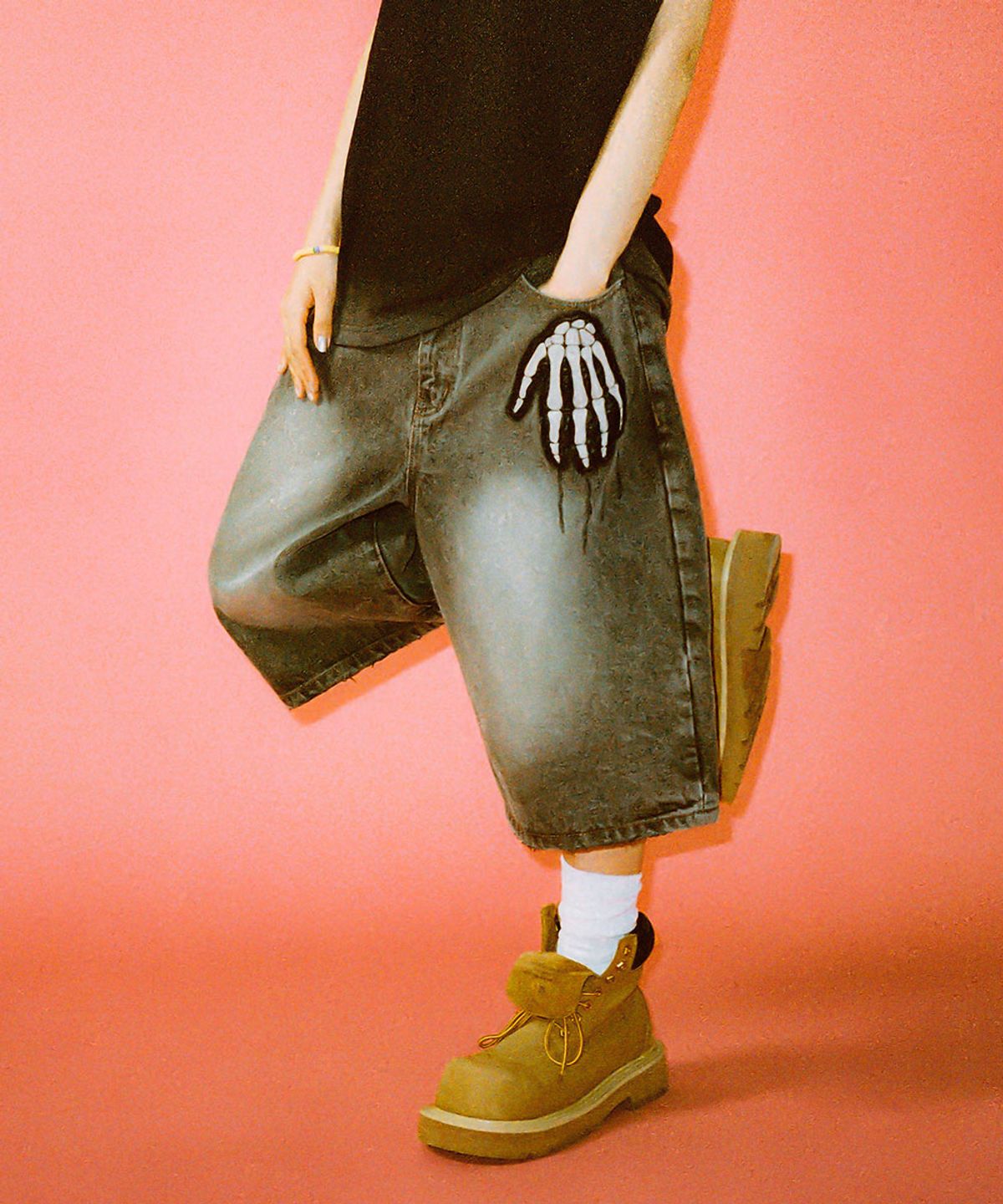 스키즘 인듀싱(SCHISM INDUCING) BONE HAND JORTS GREY