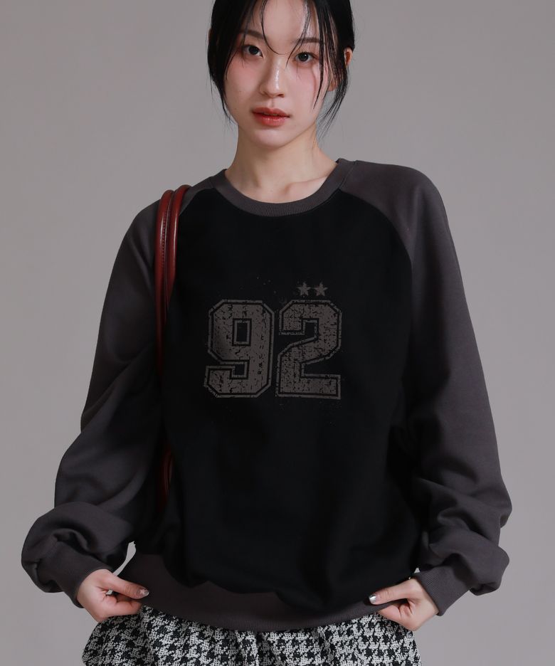 래글런 92 스타 스웨트셔츠_차콜블랙