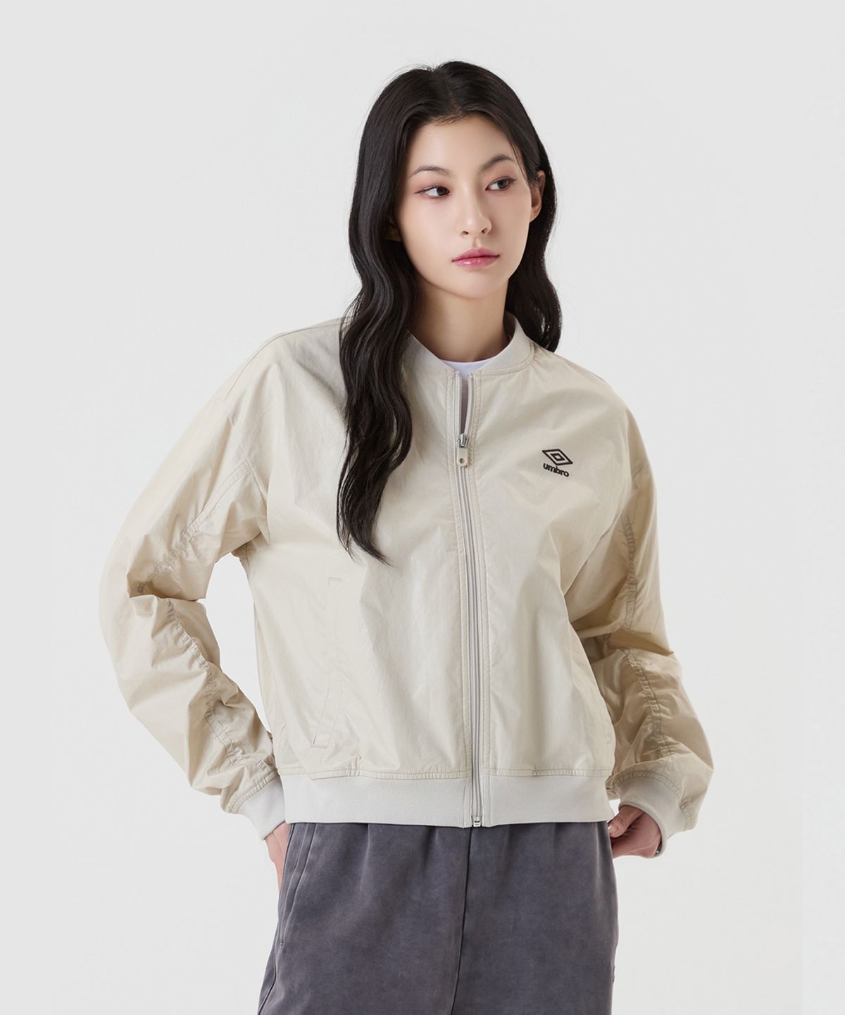 엄브로(UMBRO) 우먼스 코팅 봄버 자켓 베이지(UQ122CJK26)