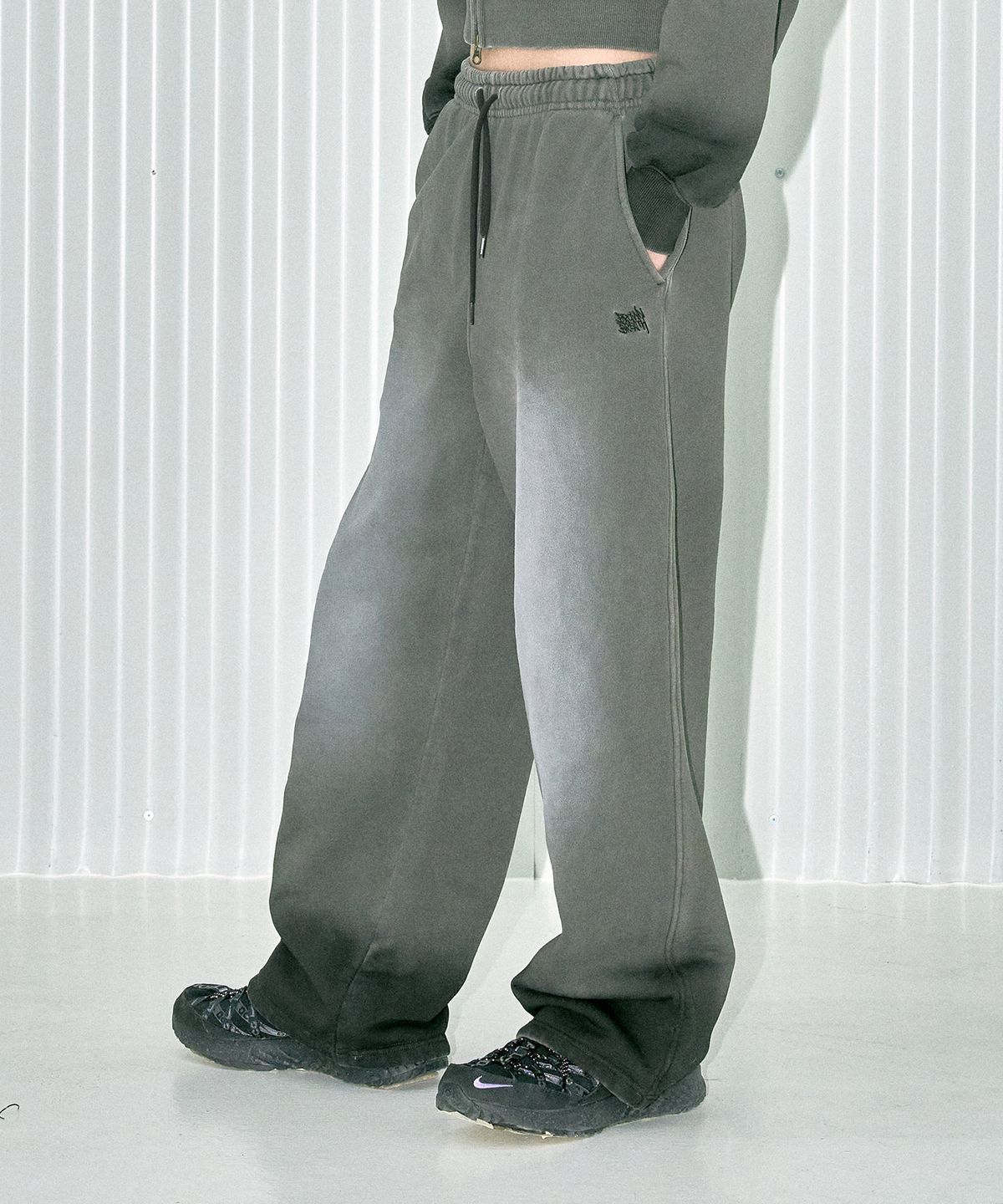 브라운브레스(BROWNBREATH) W MERGE BB PIGMENT LONG PANTS - CHARCOAL