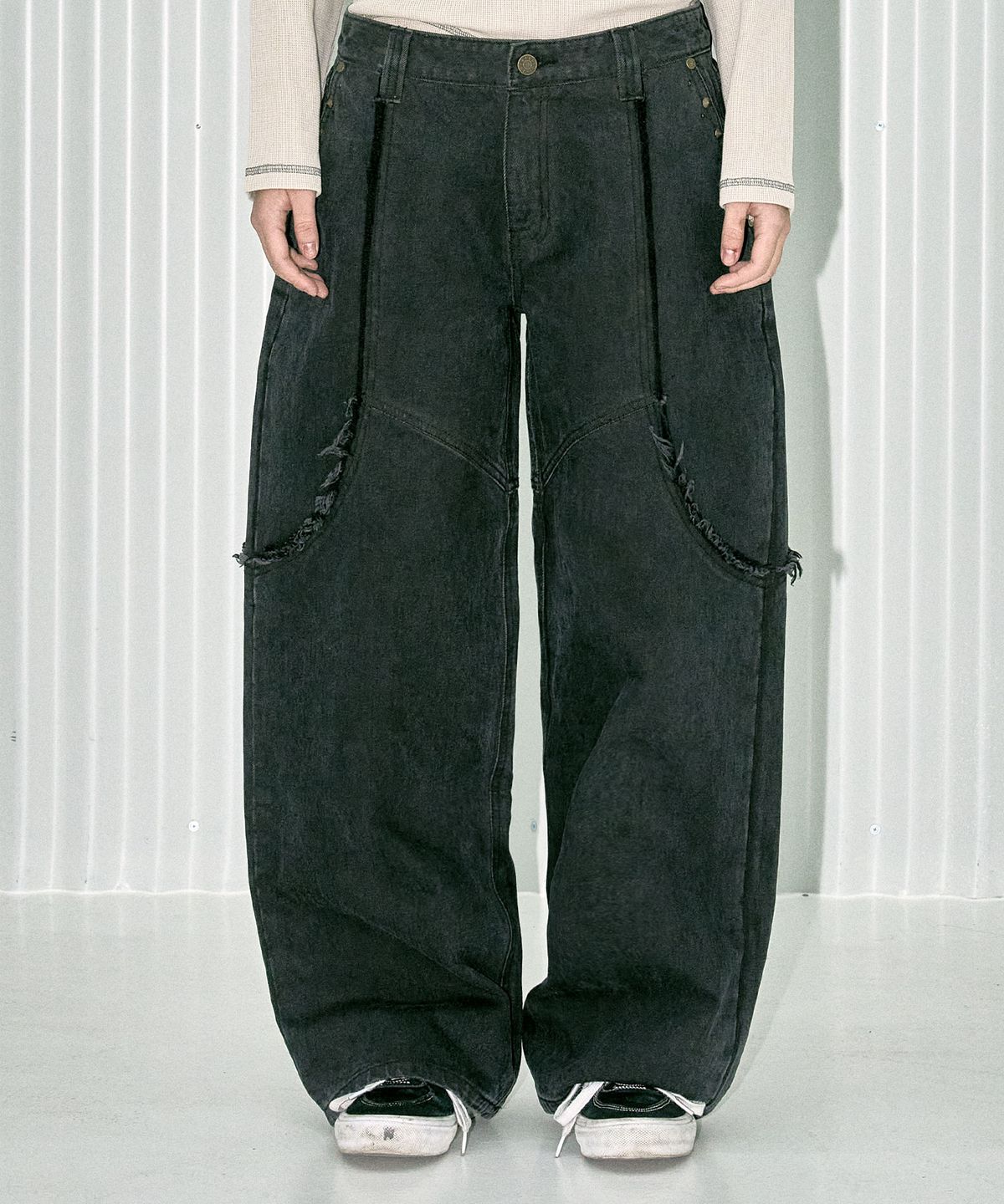 브라운브레스(BROWNBREATH) W RAW EDGE STUD DENIM PANTS - BLACK