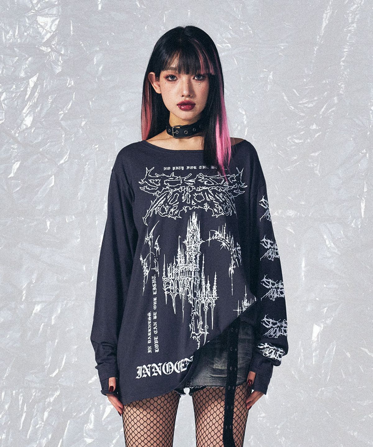 스키즘 인듀싱(SCHISM INDUCING) EMO OFF SHOULDER LS TEE CHARCOAL