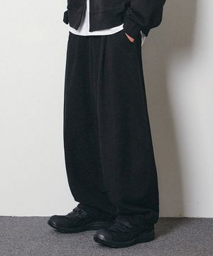 원턱 벌룬 스웨트팬츠 블랙