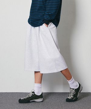 원턱 8부 스웨트 버뮤다 팬츠 화이트 멜란지