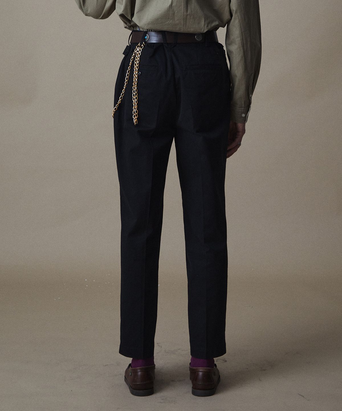펜필드(PENFIELD) 페이디드 투턱 코튼 치노 블랙_FR1WP22U