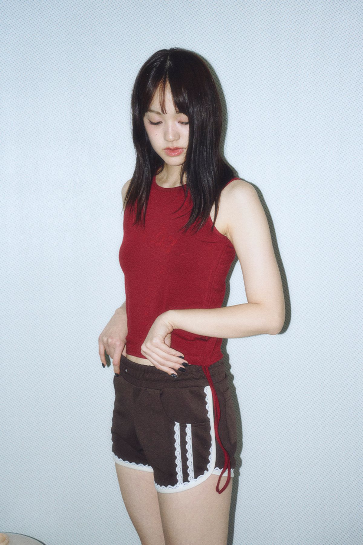프렌다(PRENDA) SIDE SHIRRING VINTAGE LOGO SLEEVE LESS BURGUNDY