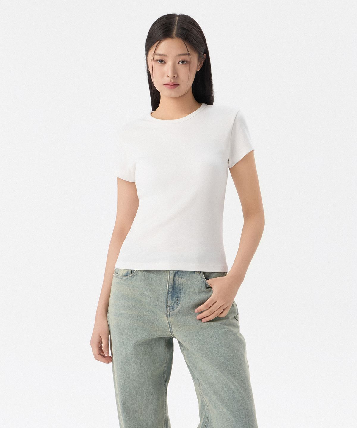 무신사 스탠다드 우먼(MUSINSA STANDARD WOMAN) 우먼즈 슬림 크루 넥 브라 티셔츠 [화이트]
