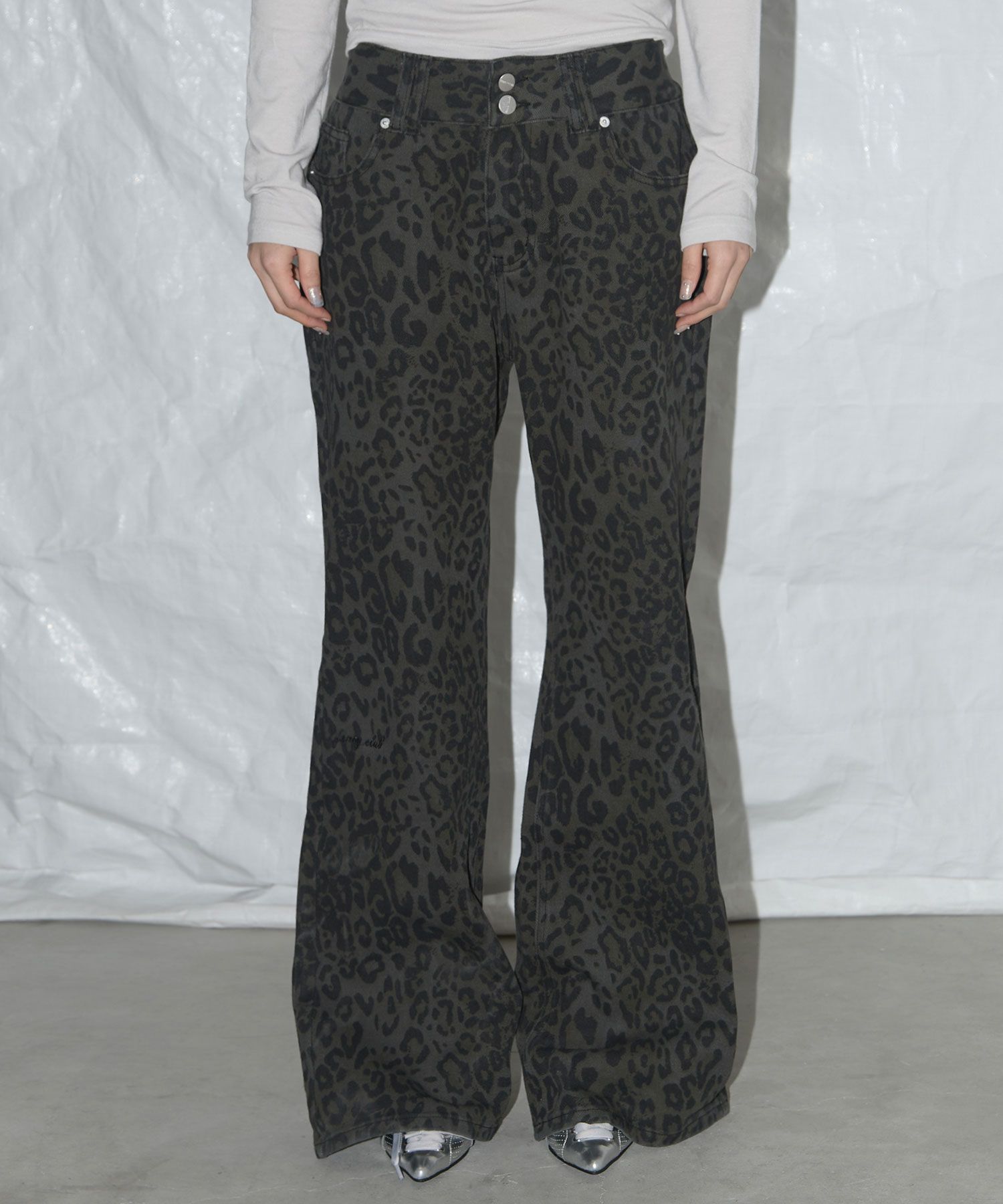 【FANCY CLUB】韓国人気/送料関税込★LEOPARD BOOTS CUT PANTS★ MUSINSA | FANCY CLUB Leopard Bootcut Pants (KHAKI GRAY) F25QD892
